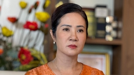 Sau 35 năm gắn bó, NSƯT Nguyệt Hằng nghỉ việc ở nhà hát Tuổi trẻ