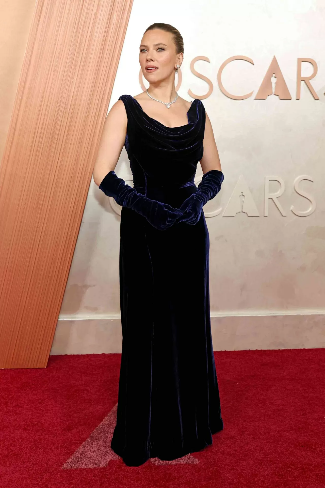 Những bộ váy đẹp nhất thảm đỏ Oscar 2025