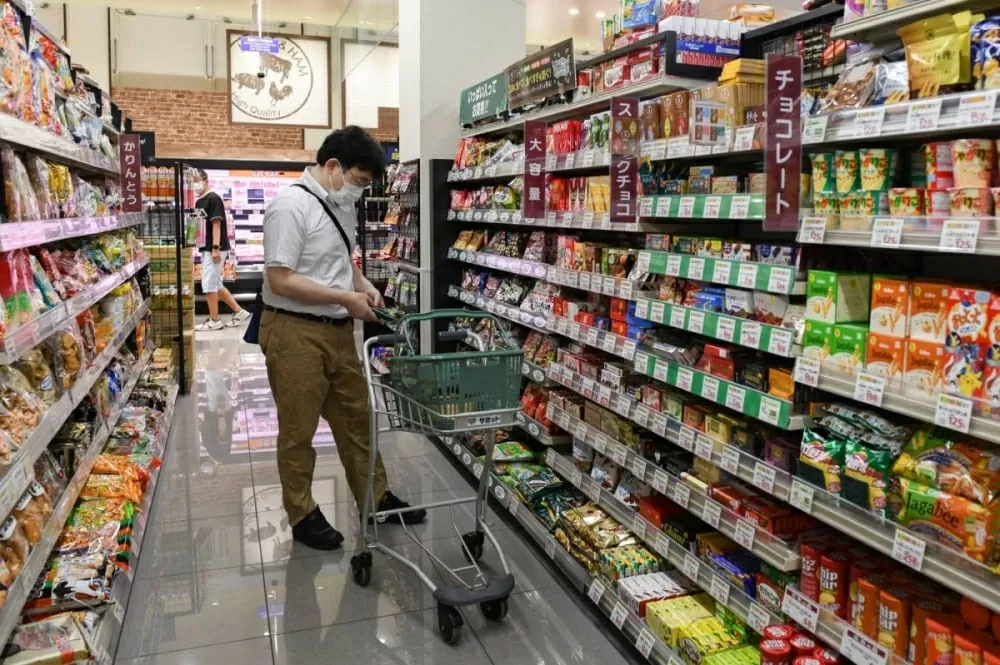 Tình hình giá tăng cao tạo ra thách thức cho các nhà hoạch định chính sách Nhật Bản, những người mong muốn lạm phát để kích thích tăng trưởng. (Nguồn: Bloomberg) Tình hình giá tăng cao tạo ra thách thức cho các nhà hoạch định chính sách Nhật Bản, những người mong muốn lạm phát để kích thích tăng trưởng. (Nguồn: Bloomberg)
