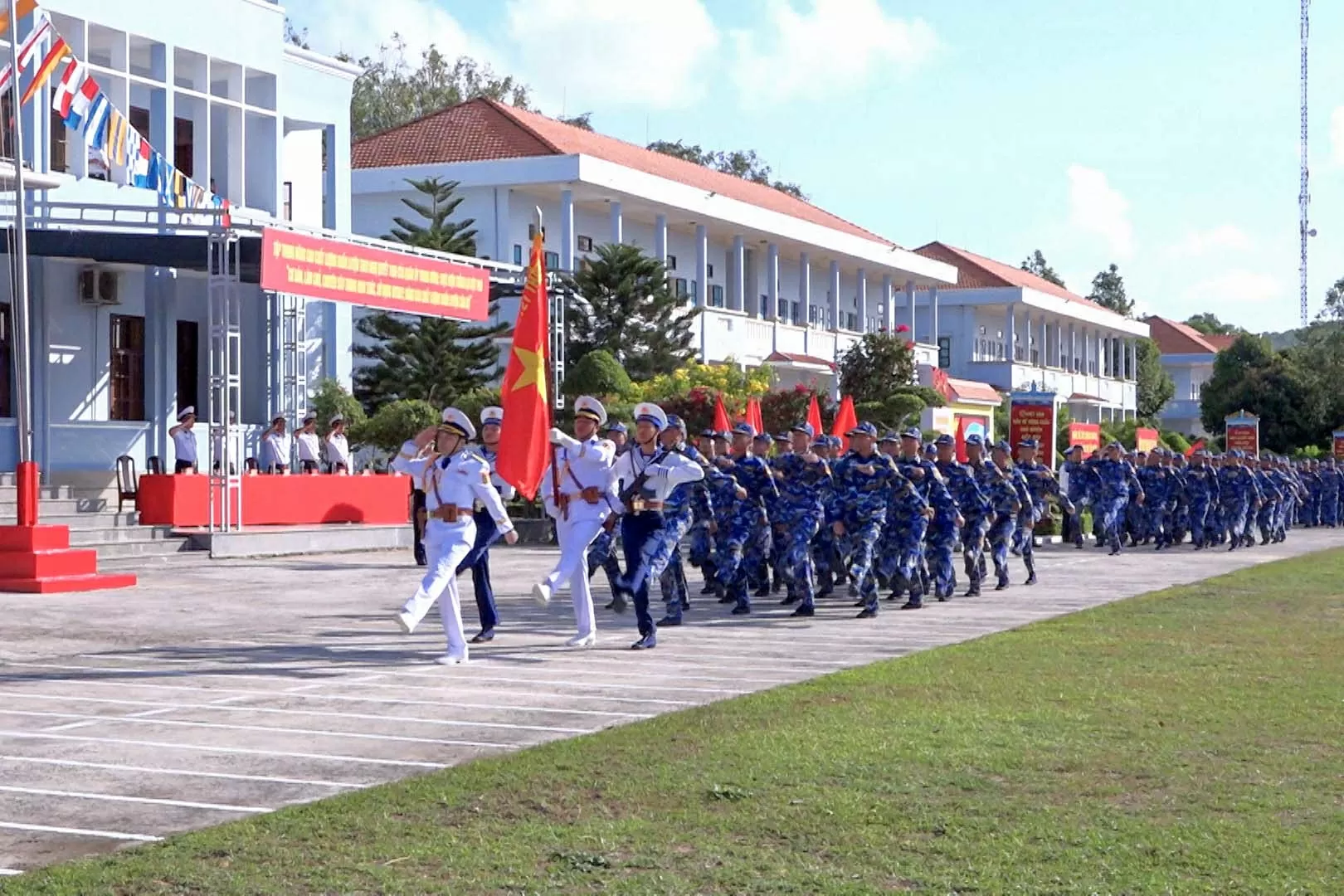 Các đơn vị Quân chủng Hải quân sôi nổi các hoạt động ra quân huấn luyện