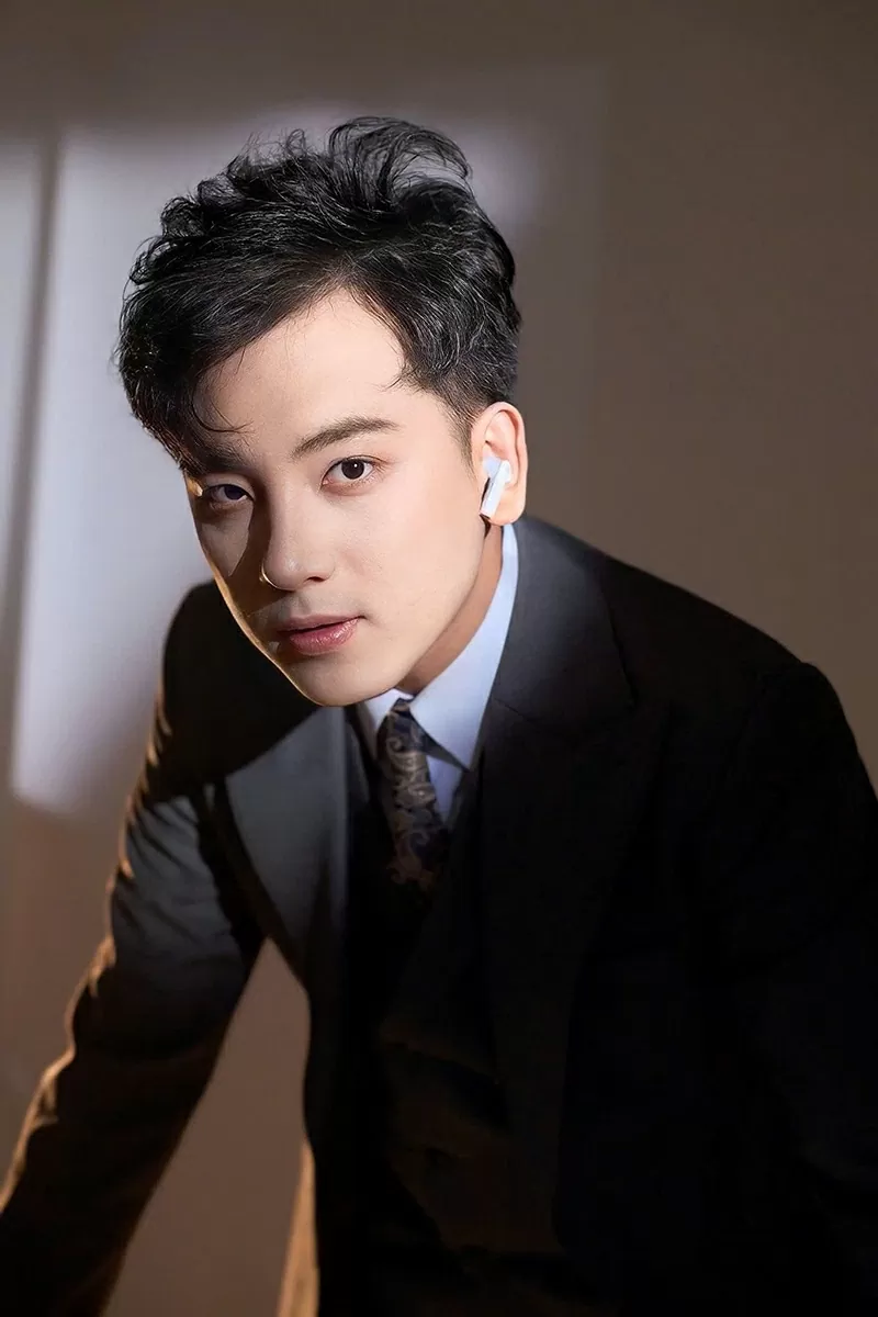 Đam mê nghệ thuật đã giúp MC Minh Phúc dũng cảm bước ra khỏi vùng an toàn.