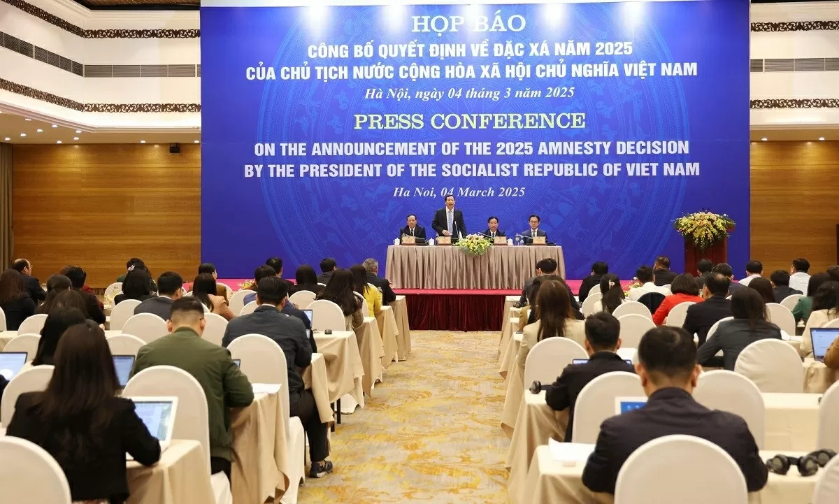 Trung tướng Lê Văn Tuyến, Thứ trưởng Bộ Công An trả lời câu hỏi của phóng viên. (Nguồn: VGP) Trung tướng Lê Văn Tuyến, Thứ trưởng Bộ Công An trả lời câu hỏi của phóng viên. (Nguồn: VGP)
