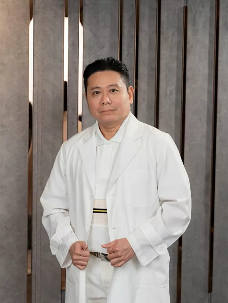 Bác sĩ - Giám đốc Bệnh viện thẩm mỹ Ngô Mộng Hùng
