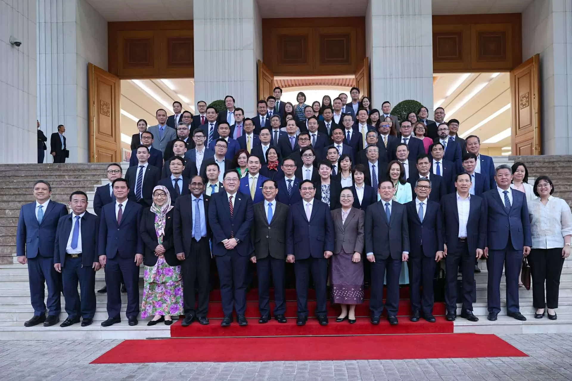 Thủ tướng Phạm Minh Chính chủ trì tọa đàm với các doanh nghiệp ASEAN tại Việt Nam