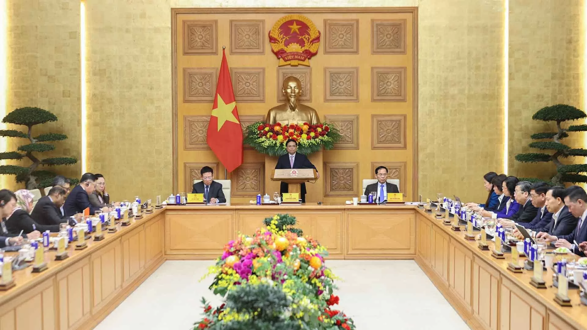Thủ tướng Phạm Minh Chính chủ trì tọa đàm với các doanh nghiệp ASEAN tại Việt Nam