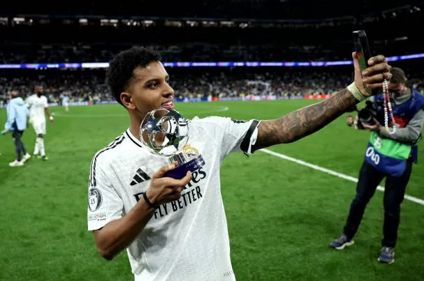 Rodrygo mừng danh hiệu cá nhân. (Nguồn: Getty Images)