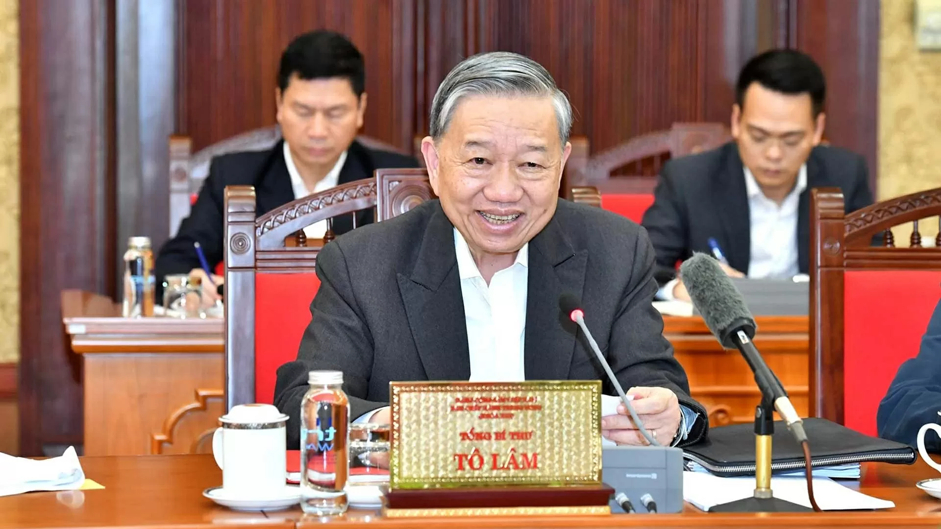 Phát huy tinh thần trách nhiệm, biến các mục tiêu của Nghị quyết 57 thành các kết quả cụ thể, thiết thực Phát huy tinh thần trách nhiệm, biến các mục tiêu của Nghị quyết 57 thành các kết quả cụ thể, thiết thực