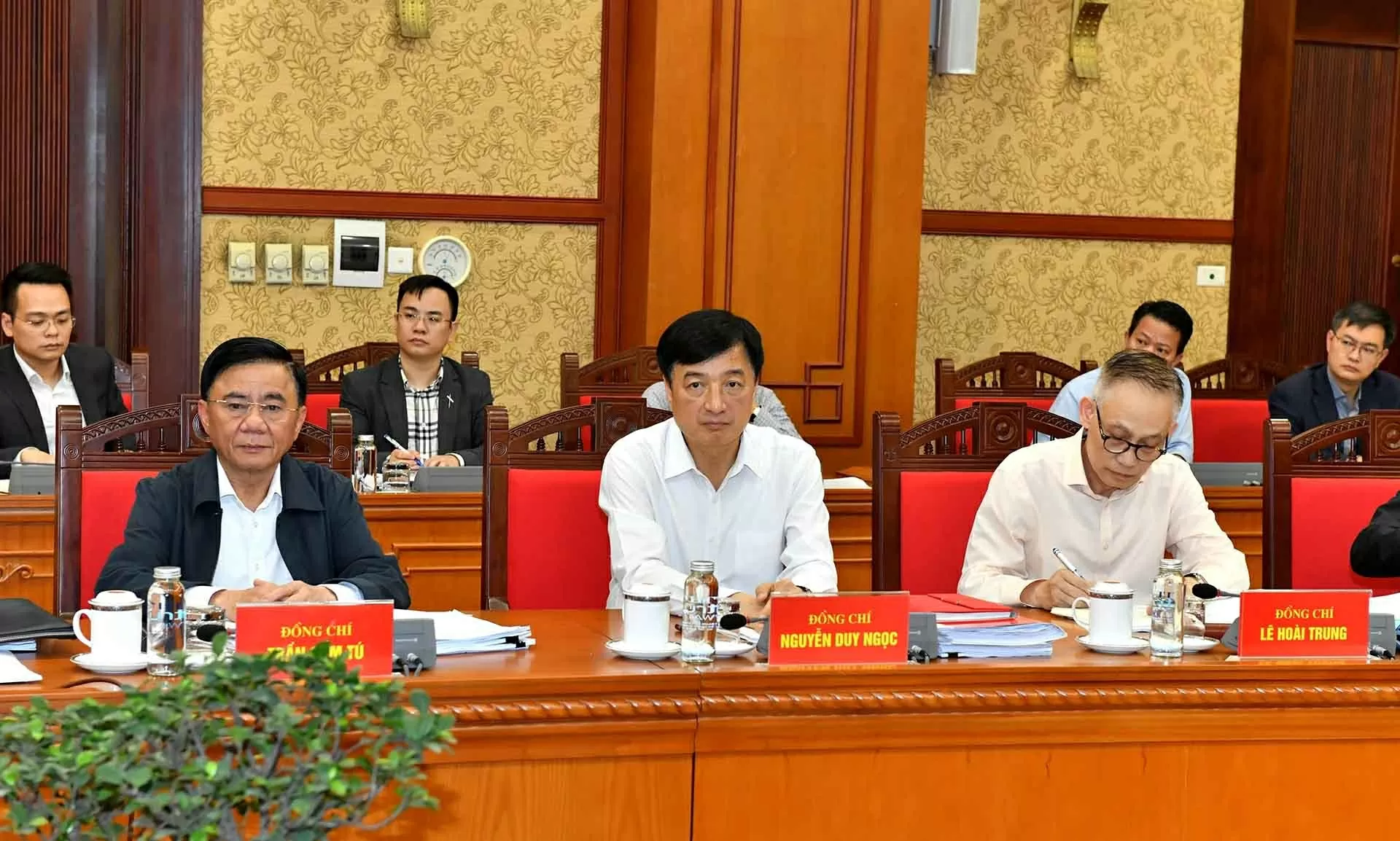 Phát huy tinh thần trách nhiệm, biến các mục tiêu của Nghị quyết 57 thành các kết quả cụ thể, thiết thực Phát huy tinh thần trách nhiệm, biến các mục tiêu của Nghị quyết 57 thành các kết quả cụ thể, thiết thực