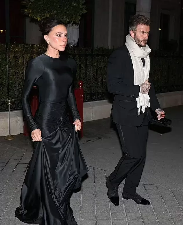 Vợ chồng cựu danh thủ David Beckham lên đồ sang trọng dự tiệc tối Tuần lễ thời trang Paris 2025