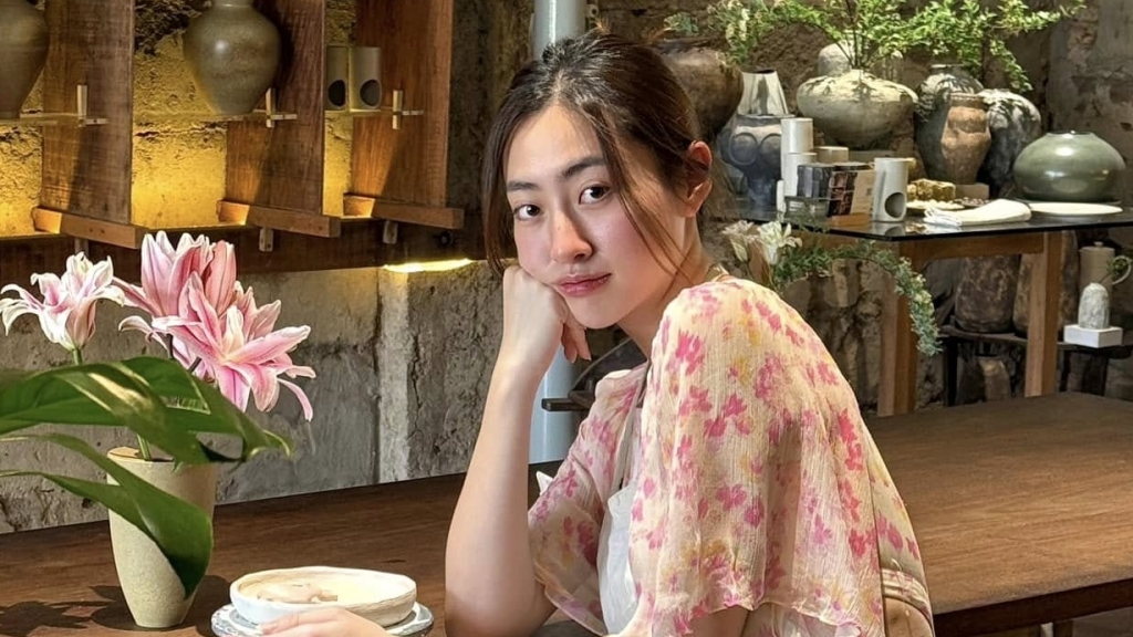 Hoa hậu Lương Thùy Linh đẹp thơ mộng, diễn viên Thúy Diễm đăng ảnh quyến rũ