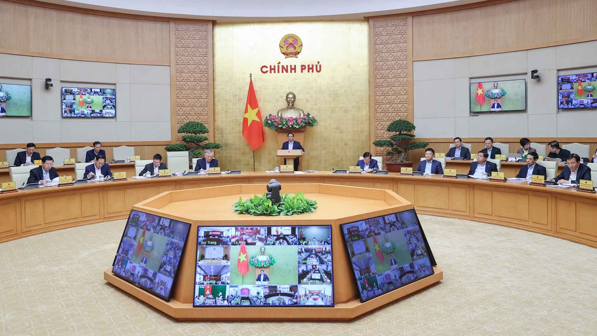 thu tuong pham minh chinh chu tri phien hop chinh phu thuong ky thang 22025