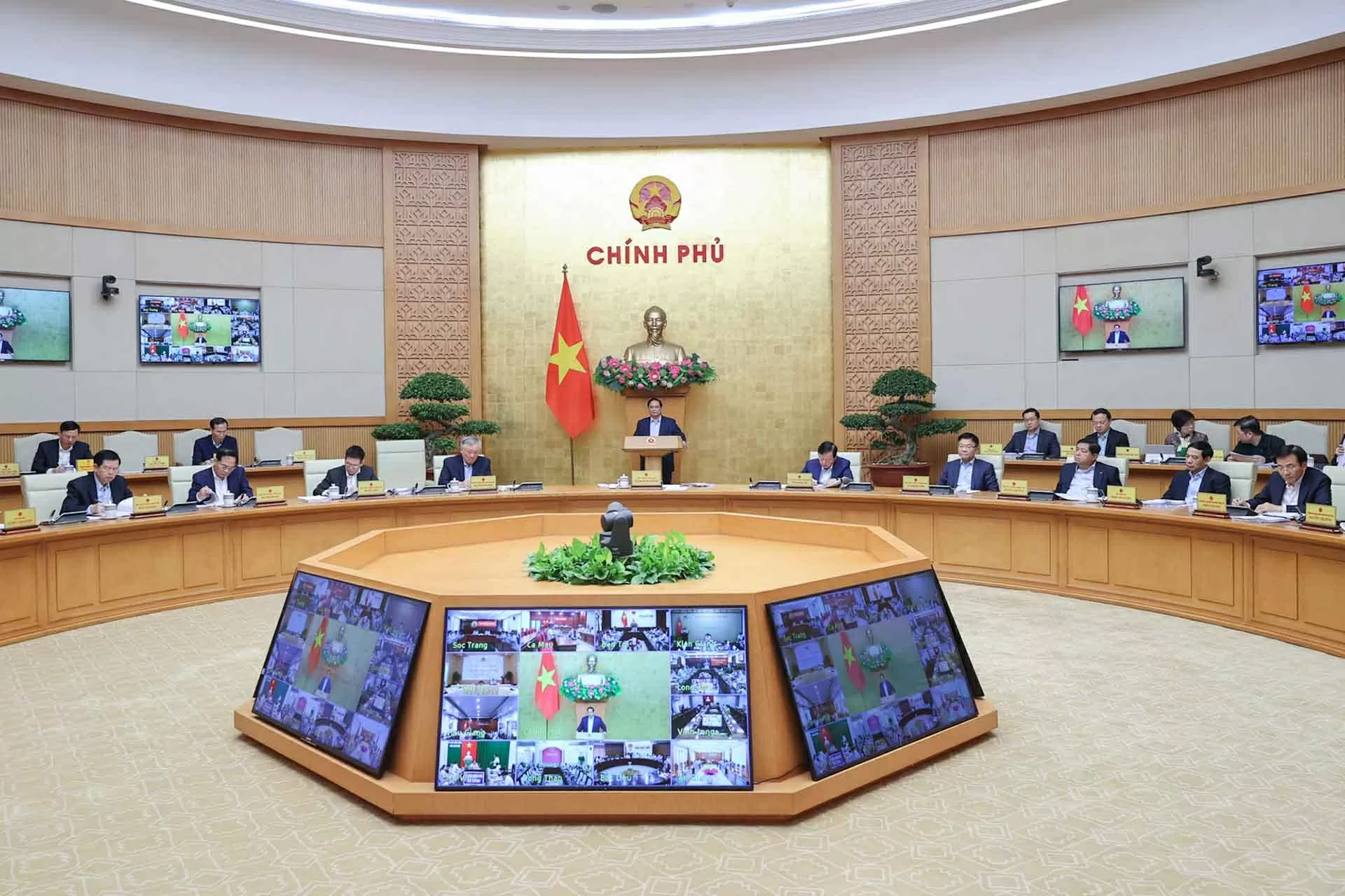 Thủ tướng Phạm Minh Chính chủ trì phiên họp Chính phủ thường kỳ tháng 2/2025