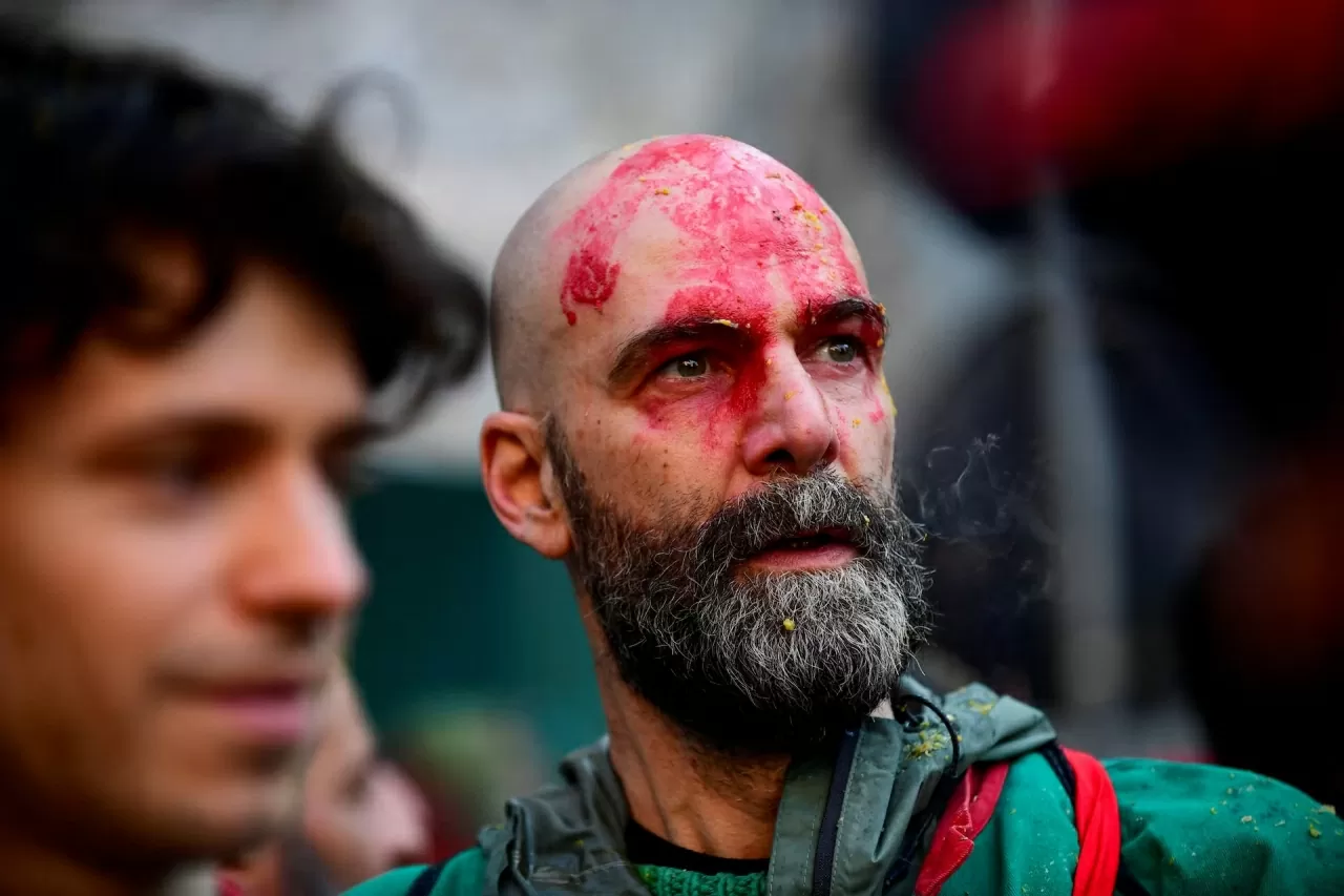 Lễ hội ném cam náo nhiệt ở Italy