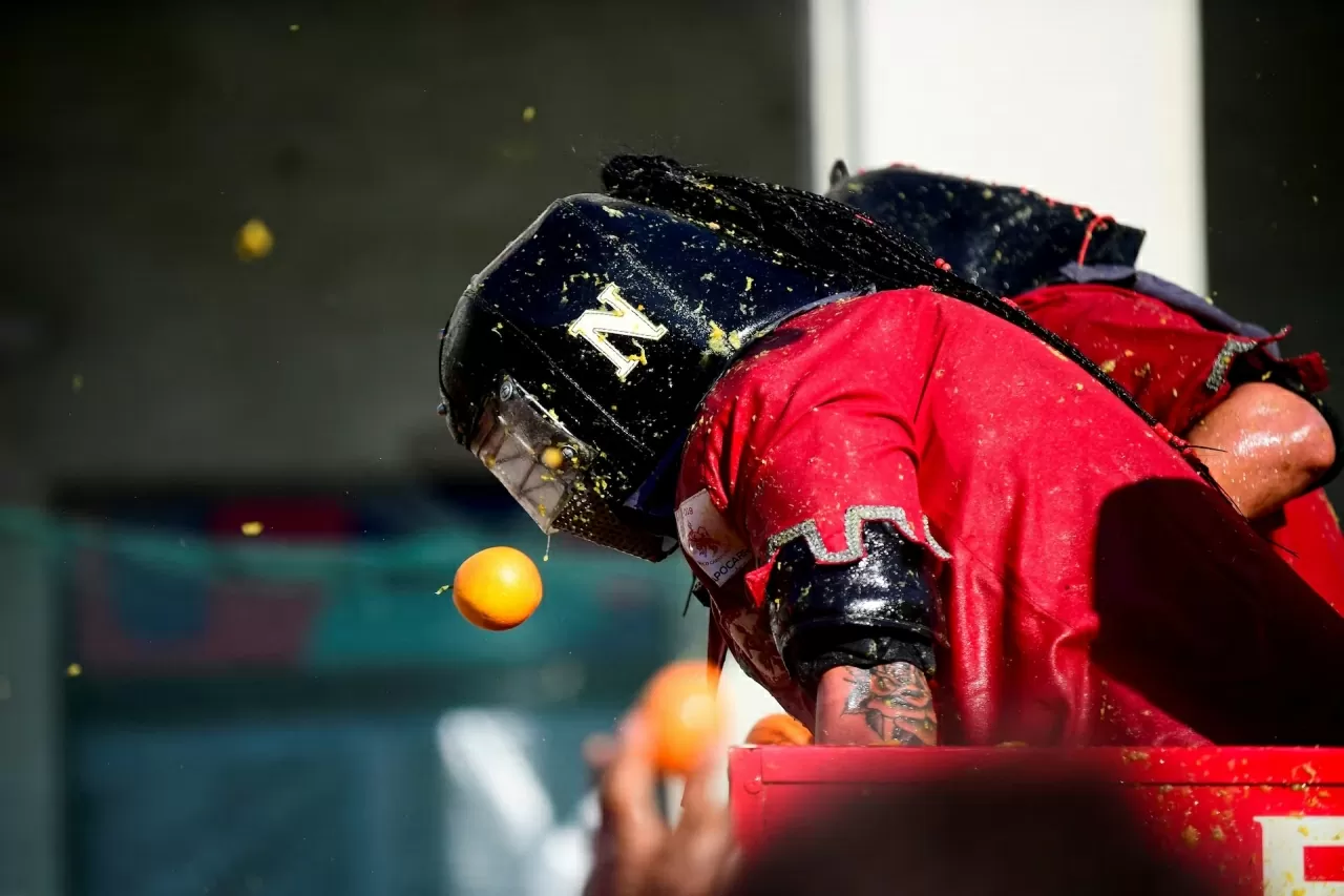 Lễ hội ném cam náo nhiệt ở Italy Lễ hội ném cam náo nhiệt ở Italy