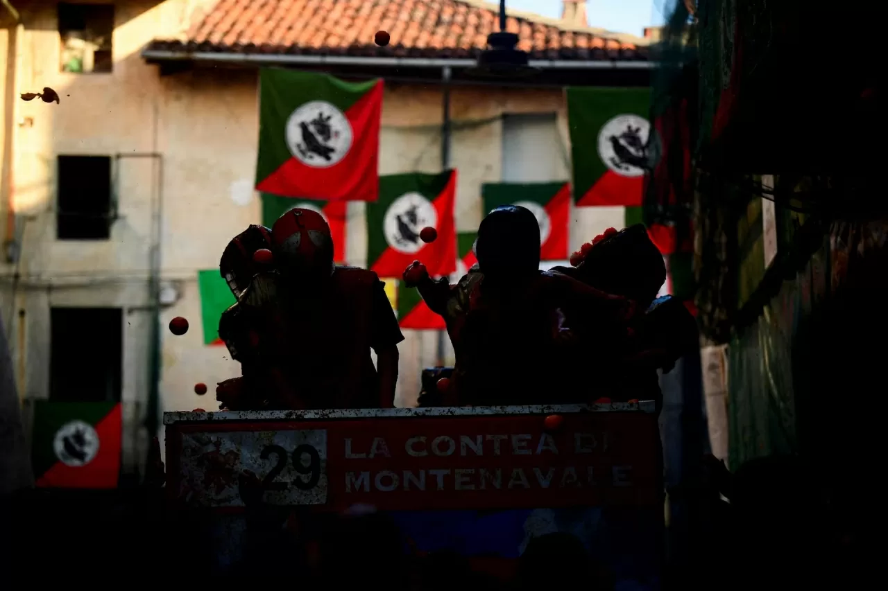 Lễ hội ném cam náo nhiệt ở Italy Lễ hội ném cam náo nhiệt ở Italy