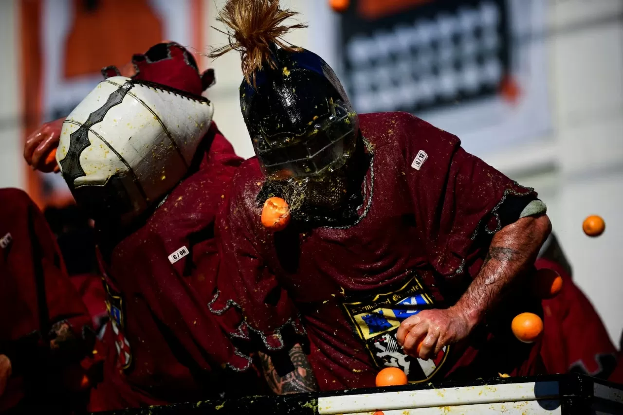 Lễ hội ném cam náo nhiệt ở Italy Lễ hội ném cam náo nhiệt ở Italy