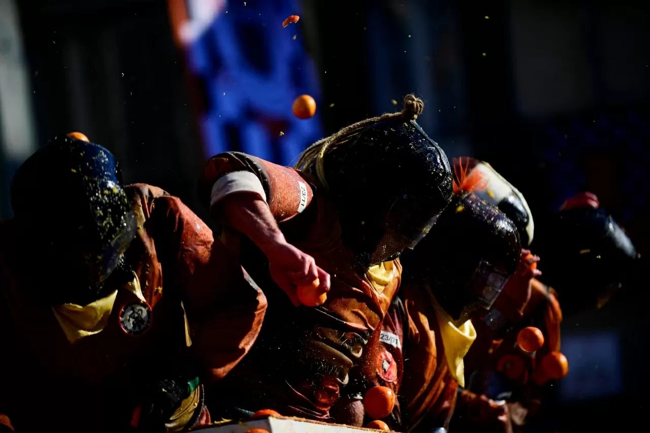 Lễ hội ném cam náo nhiệt ở Italy