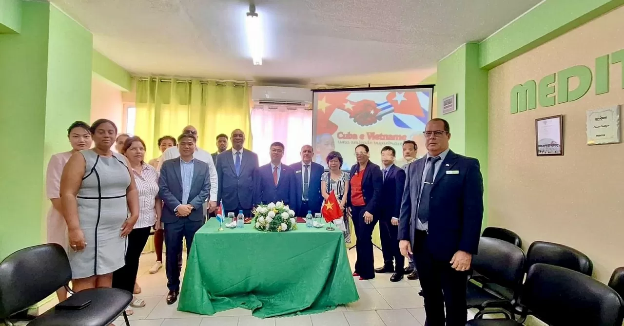 Hỗ trợ khám chữa bệnh cho cộng đồng người Việt tại Angola Hỗ trợ khám chữa bệnh cho cộng đồng người Việt tại Angola