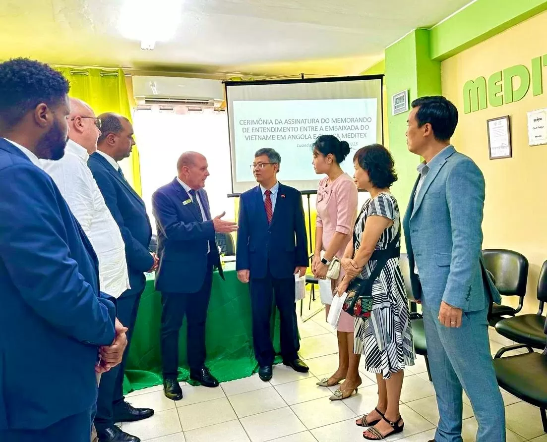 Hỗ trợ khám chữa bệnh cho cộng đồng người Việt tại Angola Hỗ trợ khám chữa bệnh cho cộng đồng người Việt tại Angola