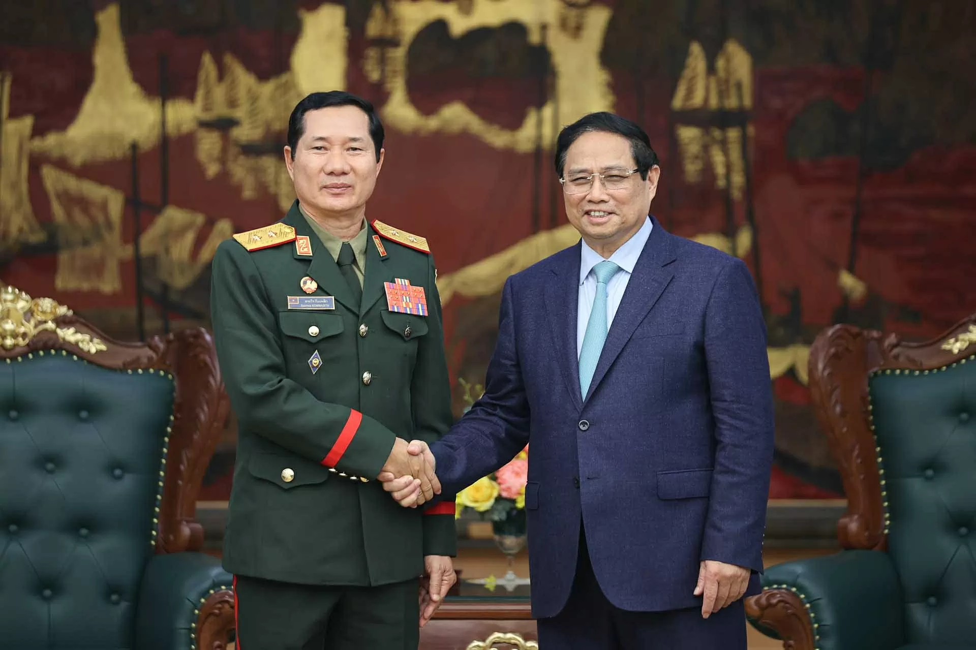 Thủ tướng Phạm Minh Chính tiếp Trung tướng Saichay Kommasith, Thứ trưởng Bộ Quốc phòng, Tổng Tham mưu trưởng Quân đội Nhân dân Lào. (Nguồn: VGP)