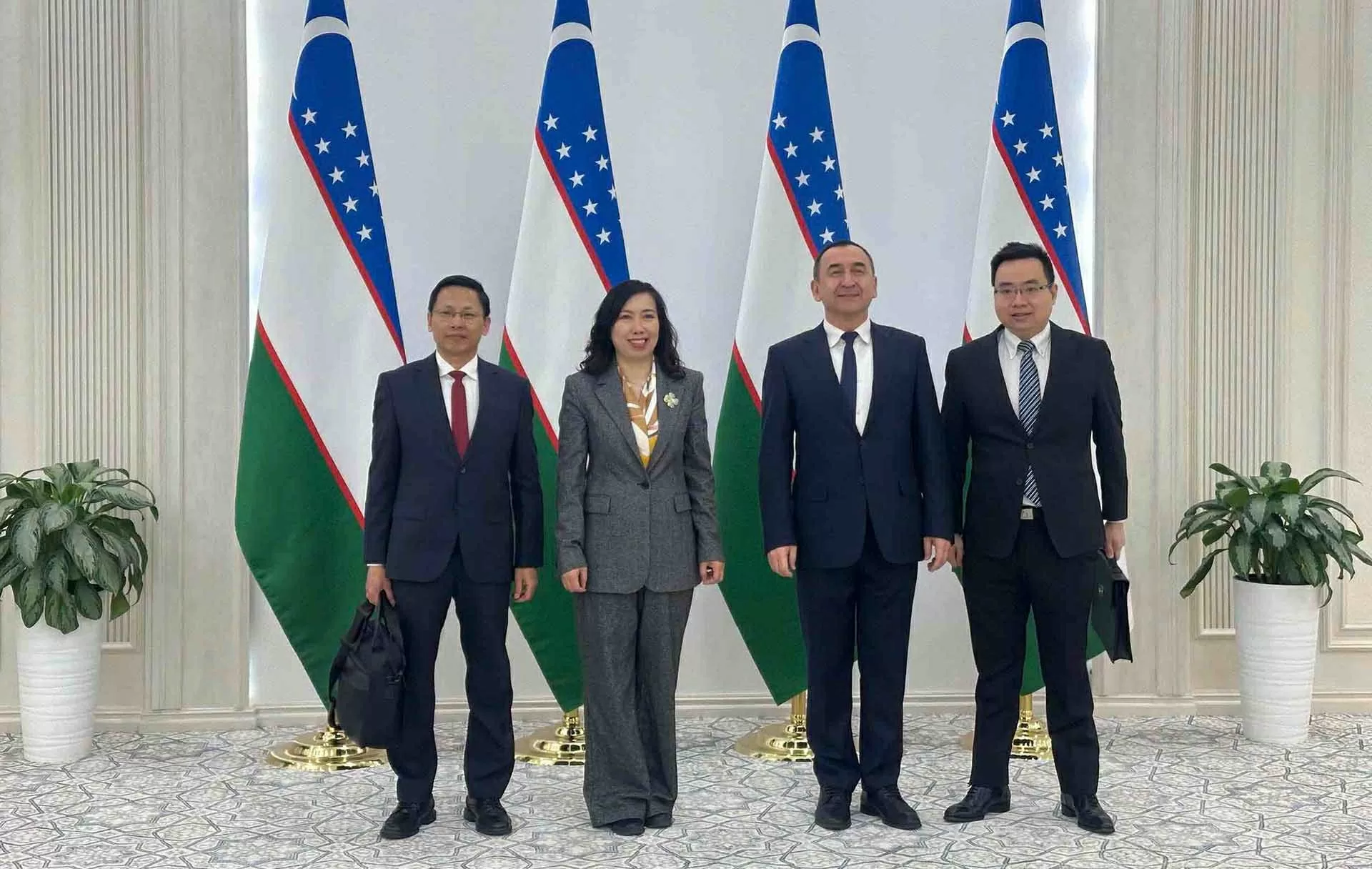 Phối hợp chặt chẽ thúc đẩy quan hệ Việt Nam-Uzbekistan trên tất cả các lĩnh vực Phối hợp chặt chẽ thúc đẩy quan hệ Việt Nam Uzbekistan trên tất cả các lĩnh vực