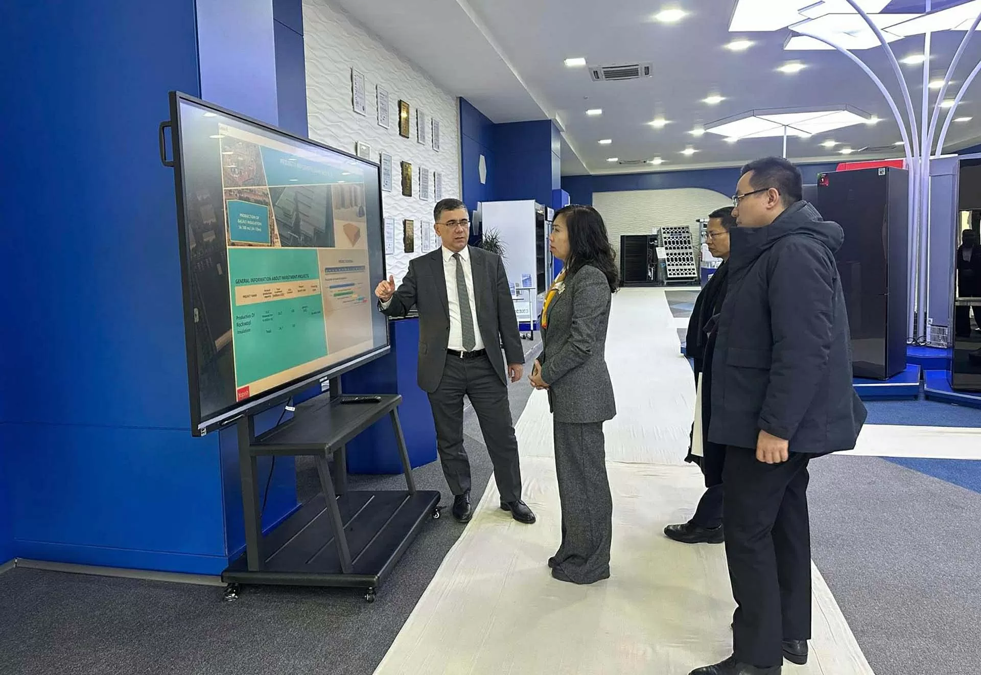 Phối hợp chặt chẽ thúc đẩy quan hệ Việt Nam-Uzbekistan trên tất cả các lĩnh vực Phối hợp chặt chẽ thúc đẩy quan hệ Việt Nam-Uzbekistan trên tất cả các lĩnh vực