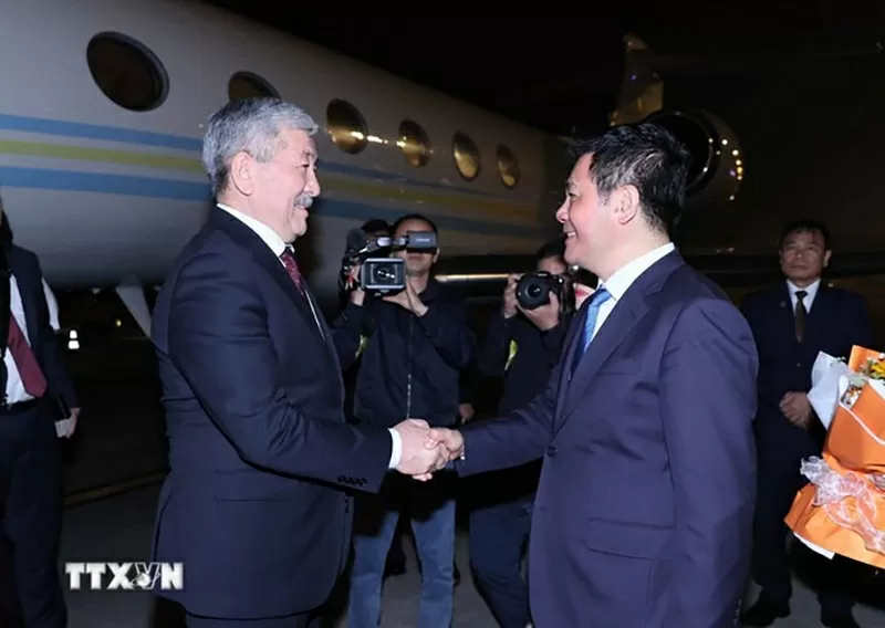 Thủ tướng Cộng hòa Kyrgyzstan đến Hà Nội, bắt đầu chuyến thăm chính thức Việt Nam Thủ tướng Cộng hòa Kyrgyzstan đến Hà Nội, bắt đầu chuyến thăm chính thức Việt Nam