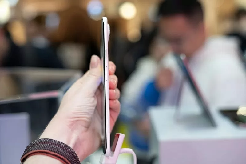 Tecno Spark Slim có độ mỏng chỉ 5,75mm Tecno Spark Slim có độ mỏng chỉ 5,75mm