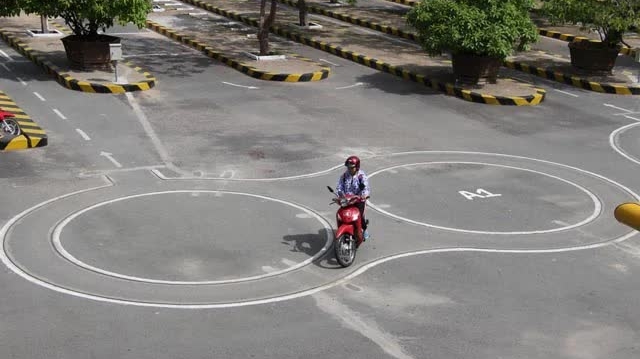 Từ ngày 1/3/2025, trượt lý thuyết sát hạch giấy phép lái xe vẫn được thi các phần còn lại