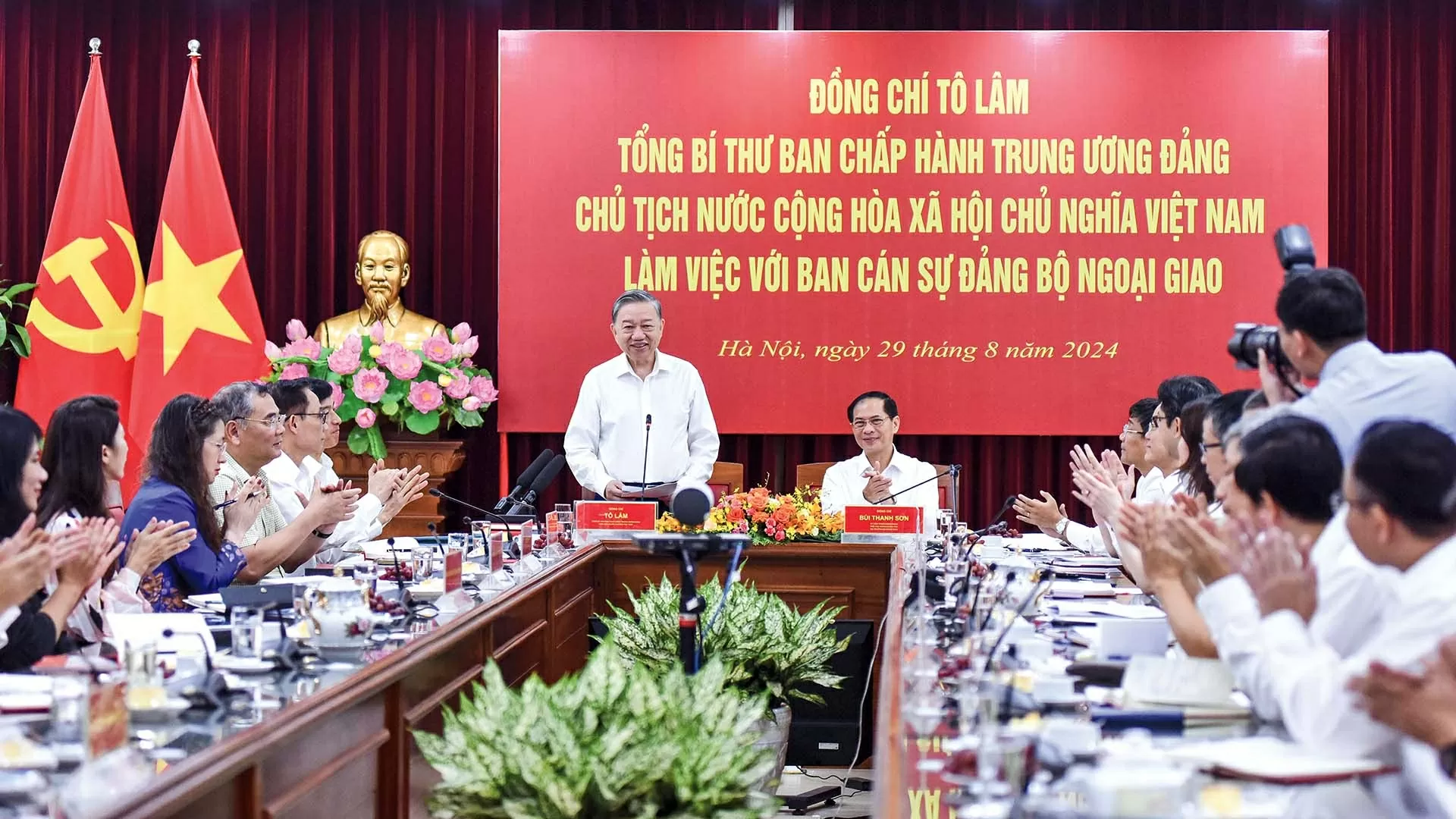 Đối ngoại Việt Nam: Lời hiệu triệu từ trái tim Đối ngoại Việt Nam: Lời hiệu triệu từ trái tim