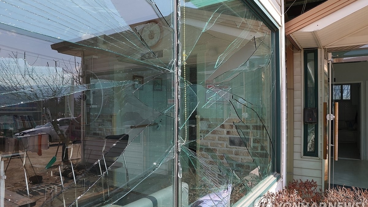 Tai nạn chưa từng có: Chiến đấu cơ của Không quân Hàn Quốc thả nhầm loạt bom gần thủ đô Seoul, 15 người bị thương