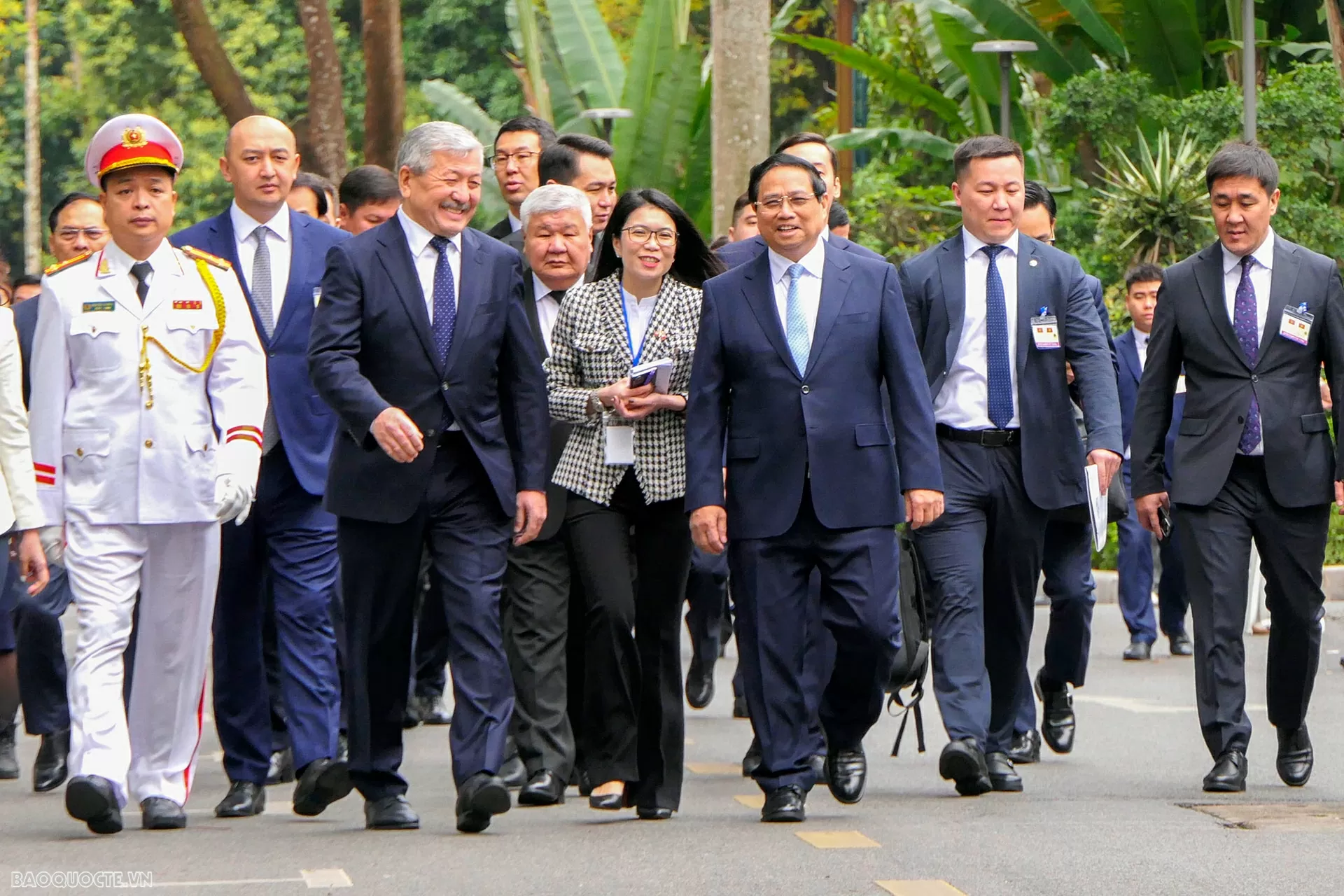Thủ tướng Chính phủ Phạm Minh Chính chủ trì lễ đón Thủ tướng Kyrgyzstan Adylbek Kasimalyev thăm chính thức Việt Nam