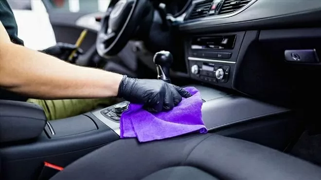 Cách xử lý đơn giản nội thất ô tô ẩm mốc