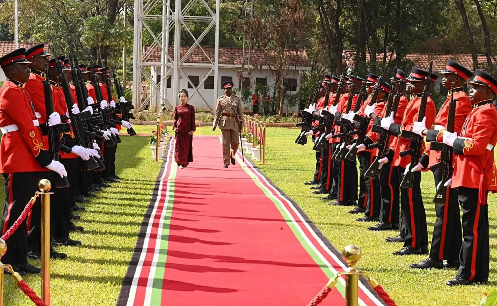 Đại sứ Vũ Thanh Huyền trình Thư ủy nhiệm lên Tổng thống Cộng hòa Kenya Đại sứ Vũ Thanh Huyền trình Thư ủy nhiệm lên Tổng thống Cộng hòa Kenya