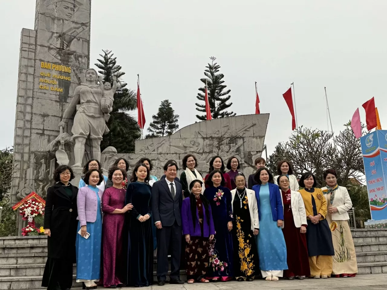 Hội thảo ‘Phong trào Phụ nữ Ba đảm đang - Giá trị lịch sử và thời đại’ Hội thảo ‘Phong trào Phụ nữ Ba đảm đang - Giá trị lịch sử và thời đại’
