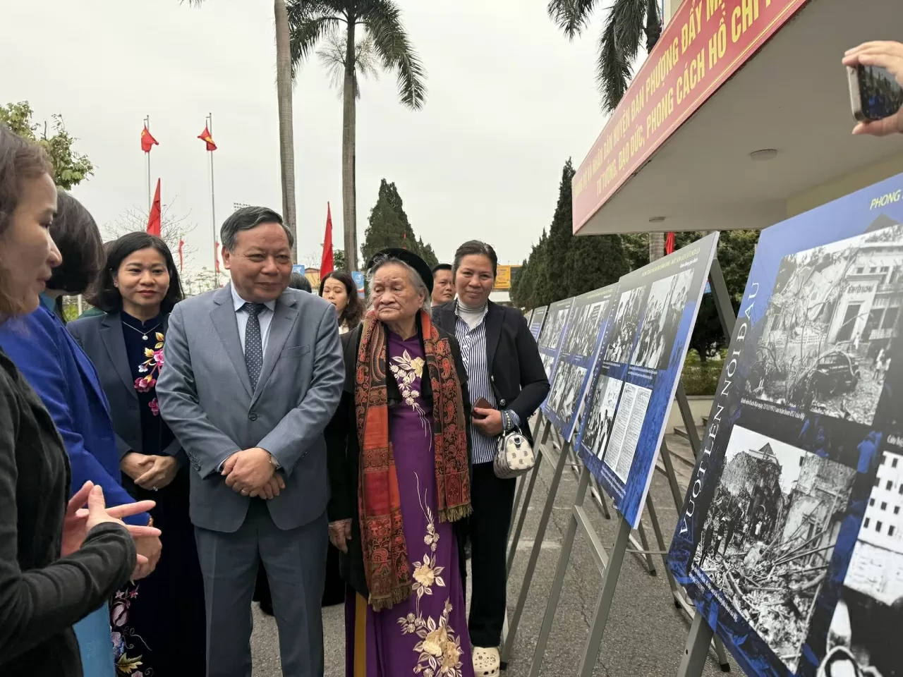 Hội thảo ‘Phong trào Phụ nữ Ba đảm đang - Giá trị lịch sử và thời đại’