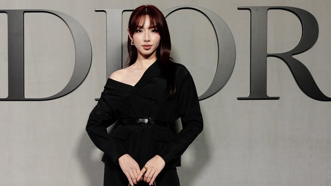 Hai lần dự chung show thời trang quốc tế của Hoa hậu Thùy Tiên và Jisoo BlackPink