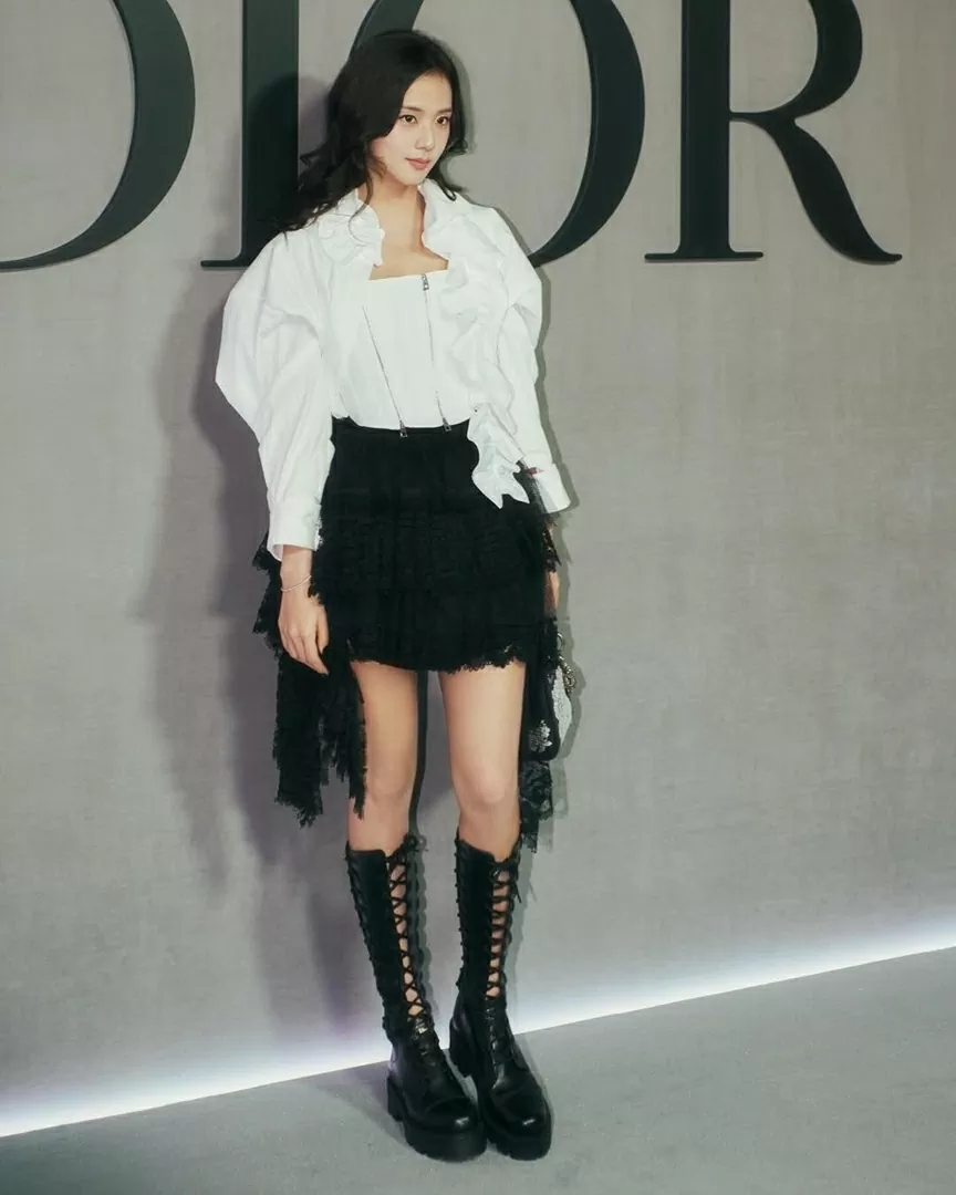 Hai lần dự chung show thời trang quốc tế của Hoa hậu Thùy Tiên và Jisoo BlackPink