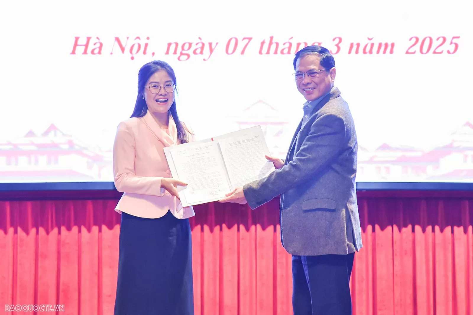 Phó Thủ tướng, Bộ trưởng Bùi Thanh Sơn chủ trì Hội nghị công bố các quyết định về công tác cán bộ của Bộ Ngoại giao