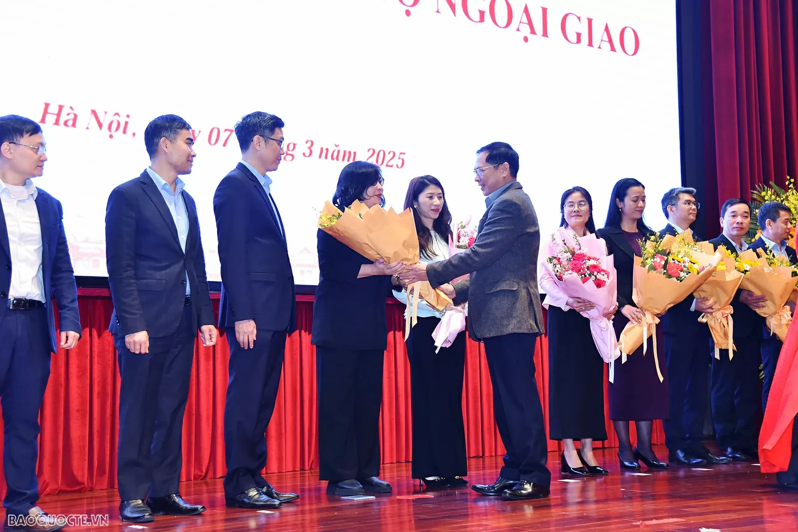 Phó Thủ tướng, Bộ trưởng Bùi Thanh Sơn chủ trì Hội nghị công bố các quyết định về công tác cán bộ của Bộ Ngoại giao