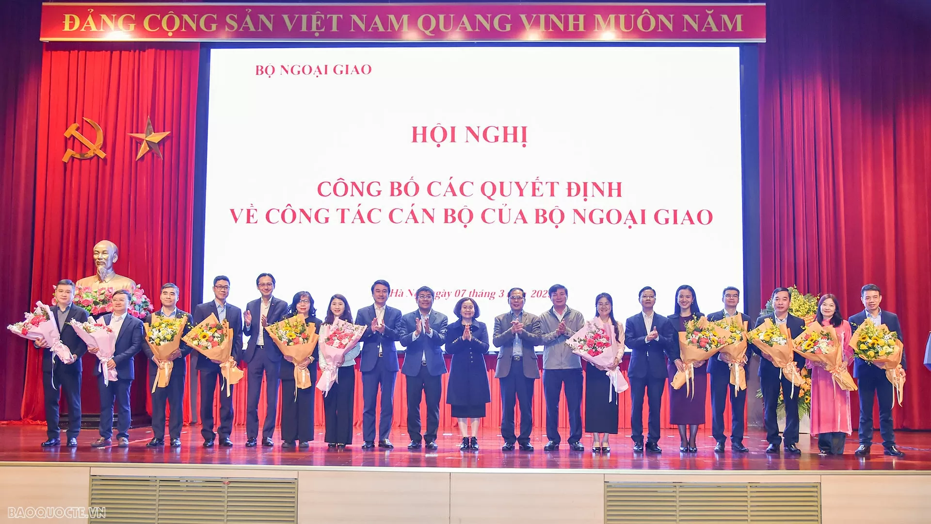 Phó Thủ tướng, Bộ trưởng Bùi Thanh Sơn chủ trì Hội nghị công bố các quyết định về công tác cán bộ của Bộ Ngoại giao