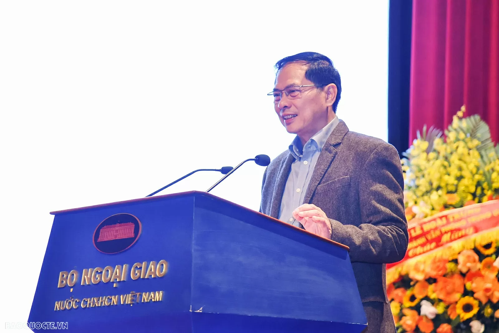 Phó Thủ tướng, Bộ trưởng Bùi Thanh Sơn chủ trì Hội nghị công bố các quyết định về công tác cán bộ của Bộ Ngoại giao Phó Thủ tướng, Bộ trưởng Bùi Thanh Sơn chủ trì Hội nghị công bố các quyết định về công tác cán bộ của Bộ Ngoại giao