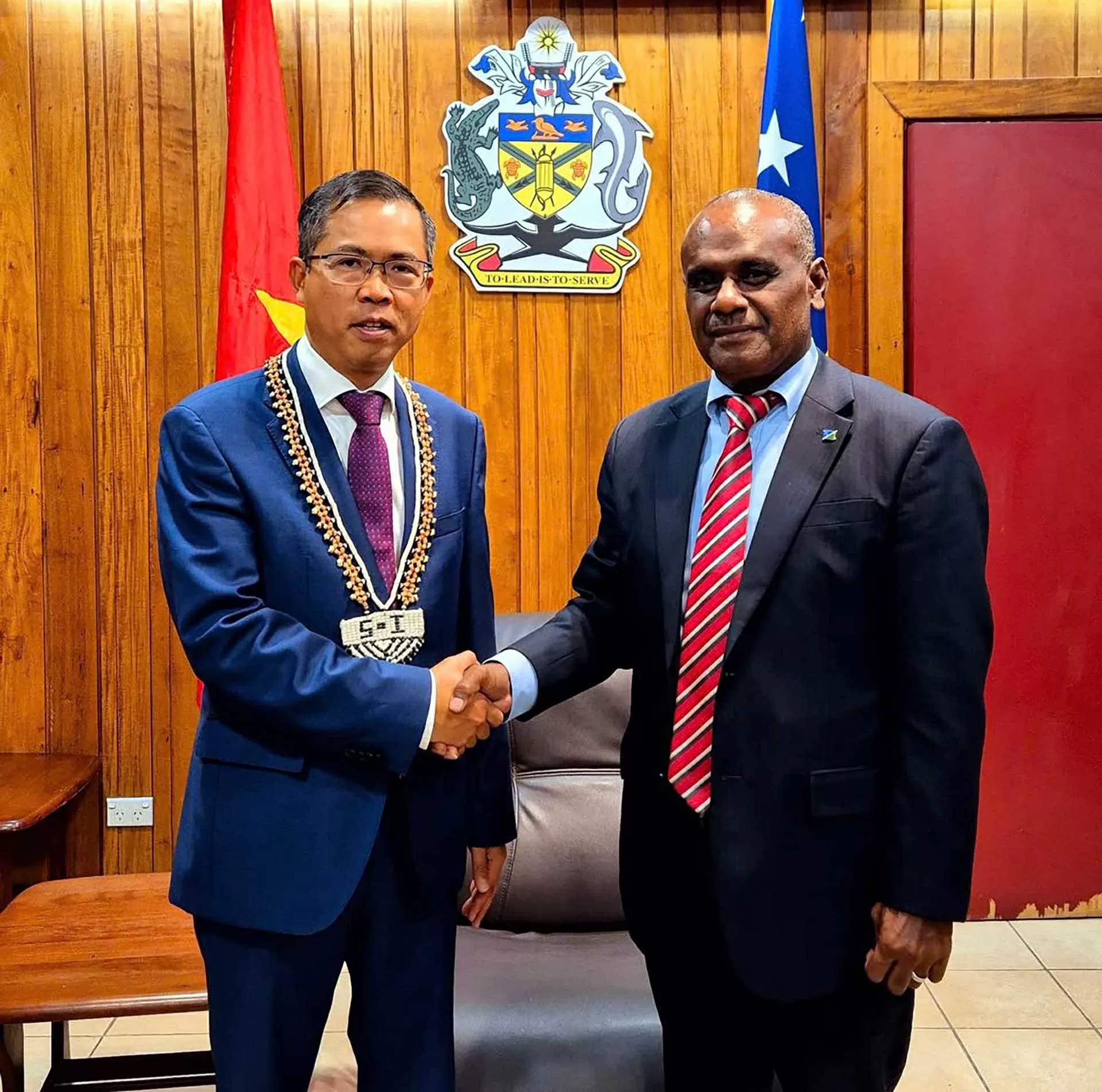 Đại sứ Phạm Hùng Tâm trình Thư ủy nhiệm tại Solomon