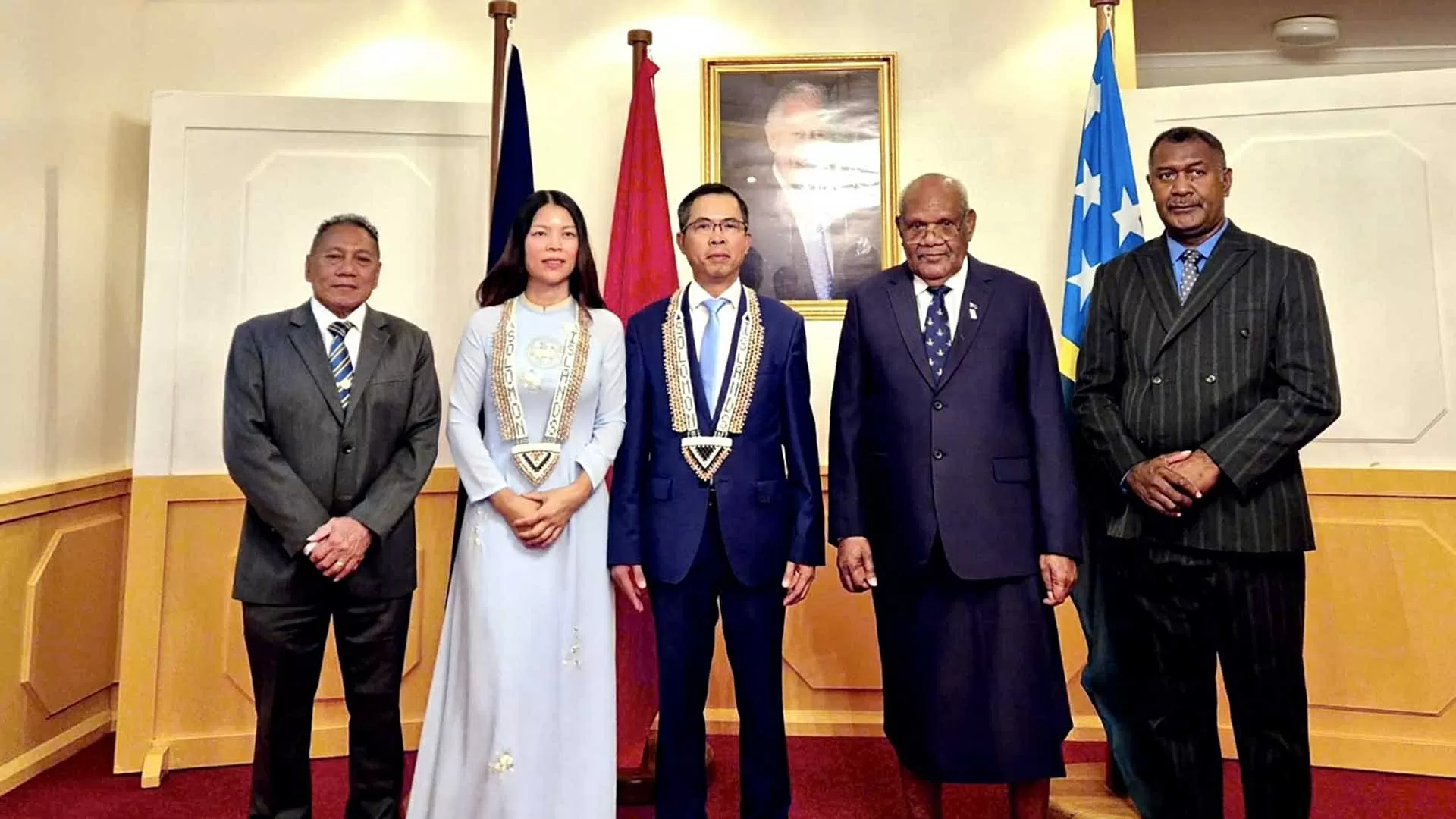 Đại sứ Phạm Hùng Tâm trình Thư ủy nhiệm tại Solomon Đại sứ Phạm Hùng Tâm trình Thư ủy nhiệm tại Solomon