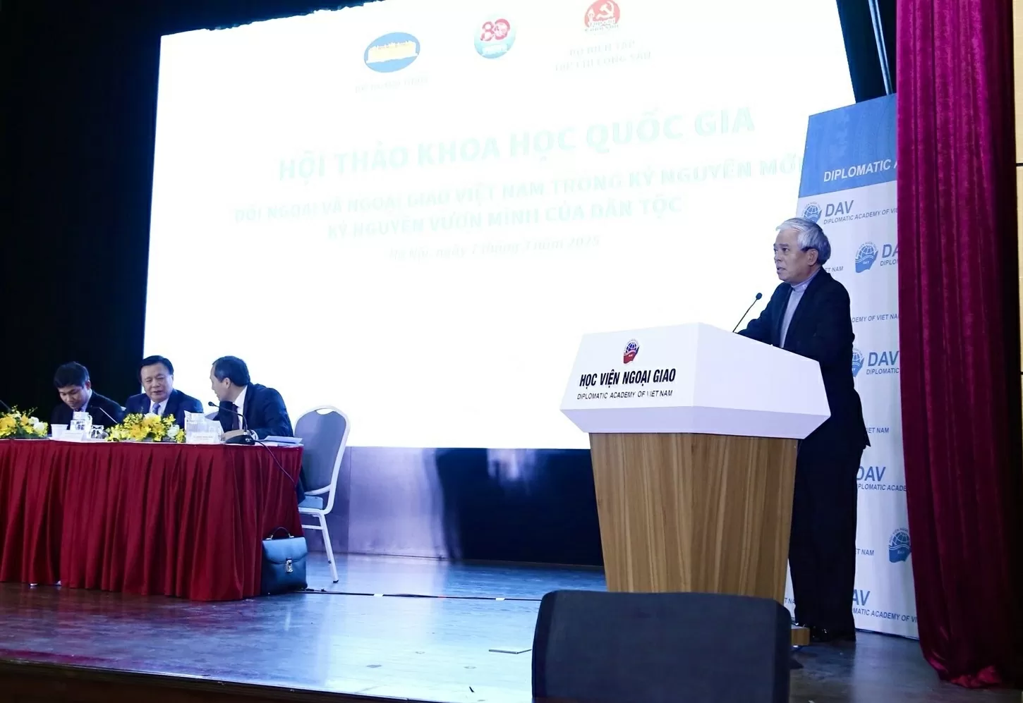 Toàn cảnh Hội thảo quốc gia 'Đối ngoại và ngoại giao Việt Nam trong kỷ nguyên mới, kỷ nguyên vươn mình của dân tộc'