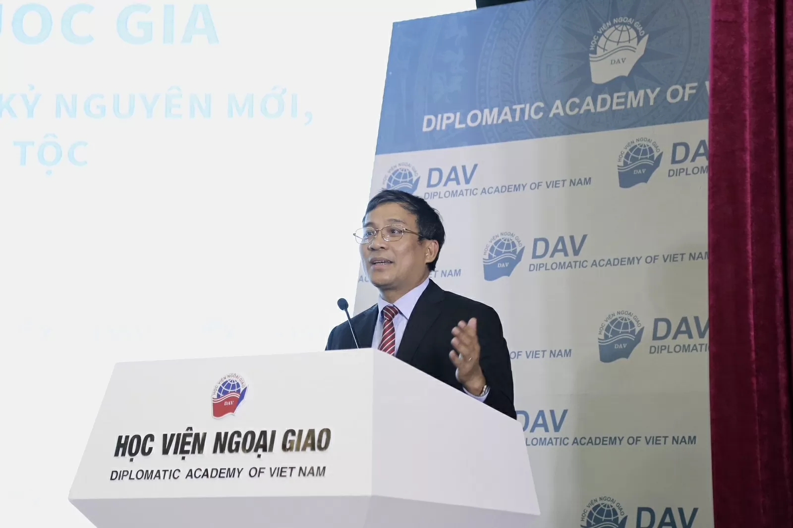 Toàn cảnh Hội thảo quốc gia 'Đối ngoại và ngoại giao Việt Nam trong kỷ nguyên mới, kỷ nguyên vươn mình của dân tộc' Toàn cảnh Hội thảo quốc gia 'Đối ngoại và ngoại giao Việt Nam trong kỷ nguyên mới, kỷ nguyên vươn mình của dân tộc'