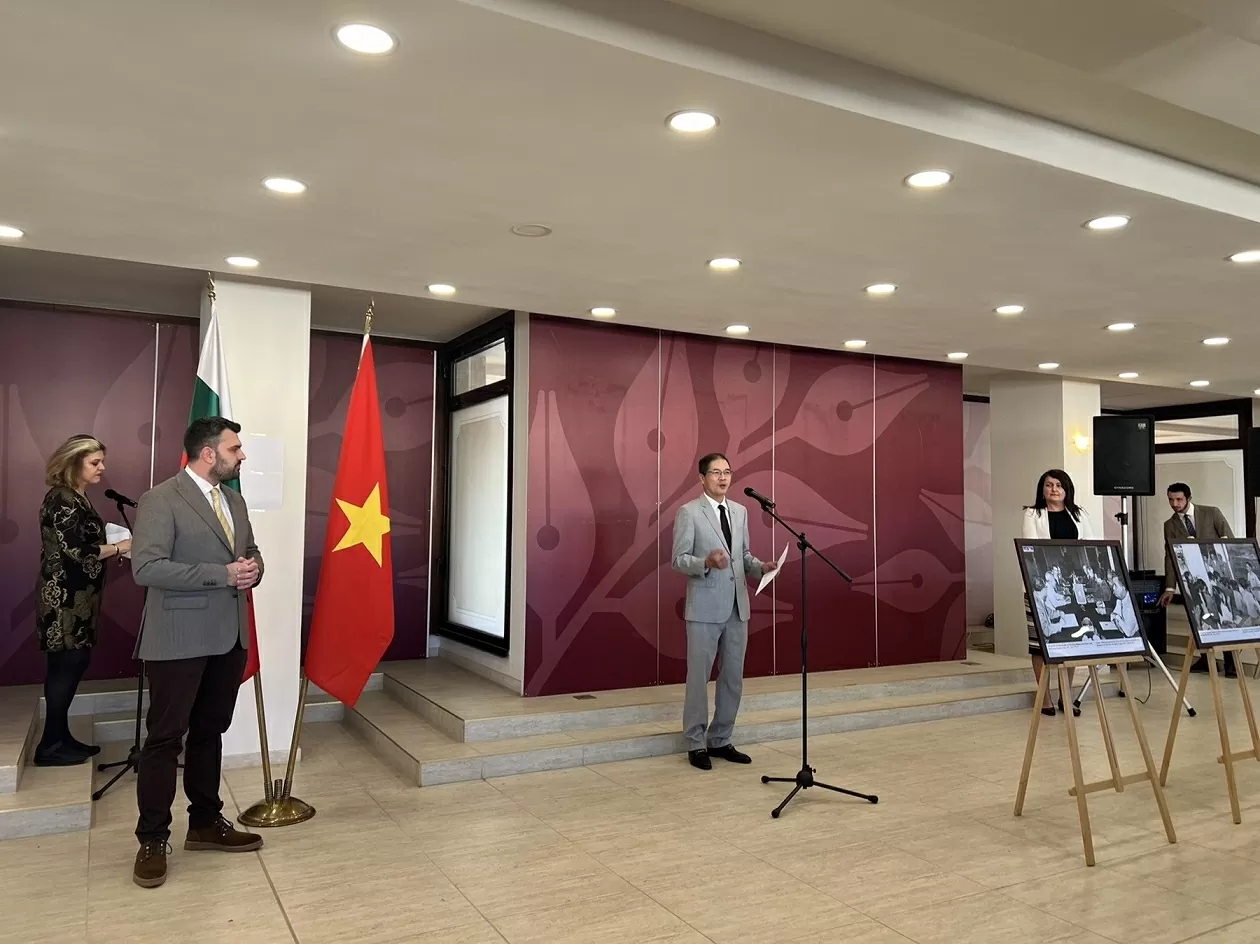 Triển lãm ảnh kỷ niệm 75 thiết lập quan hệ ngoại giao Việt Nam-Bulgaria tại Sofia Triển lãm ảnh kỷ niệm 75 thiết lập quan hệ ngoại giao Việt Nam-Bulgaria tại Sofia