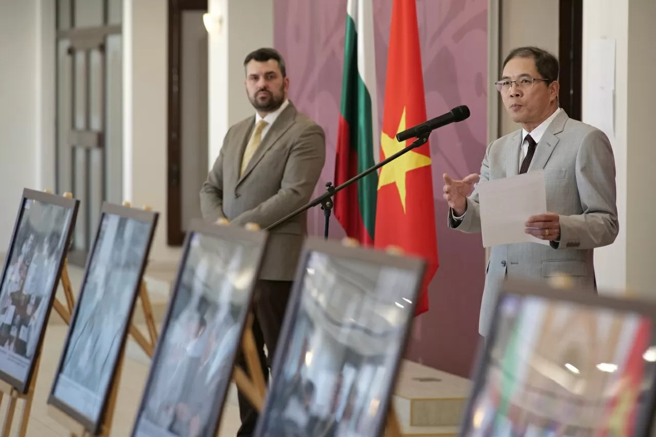 Triển lãm ảnh kỷ niệm 75 thiết lập quan hệ ngoại giao Việt Nam-Bulgaria tại Sofia