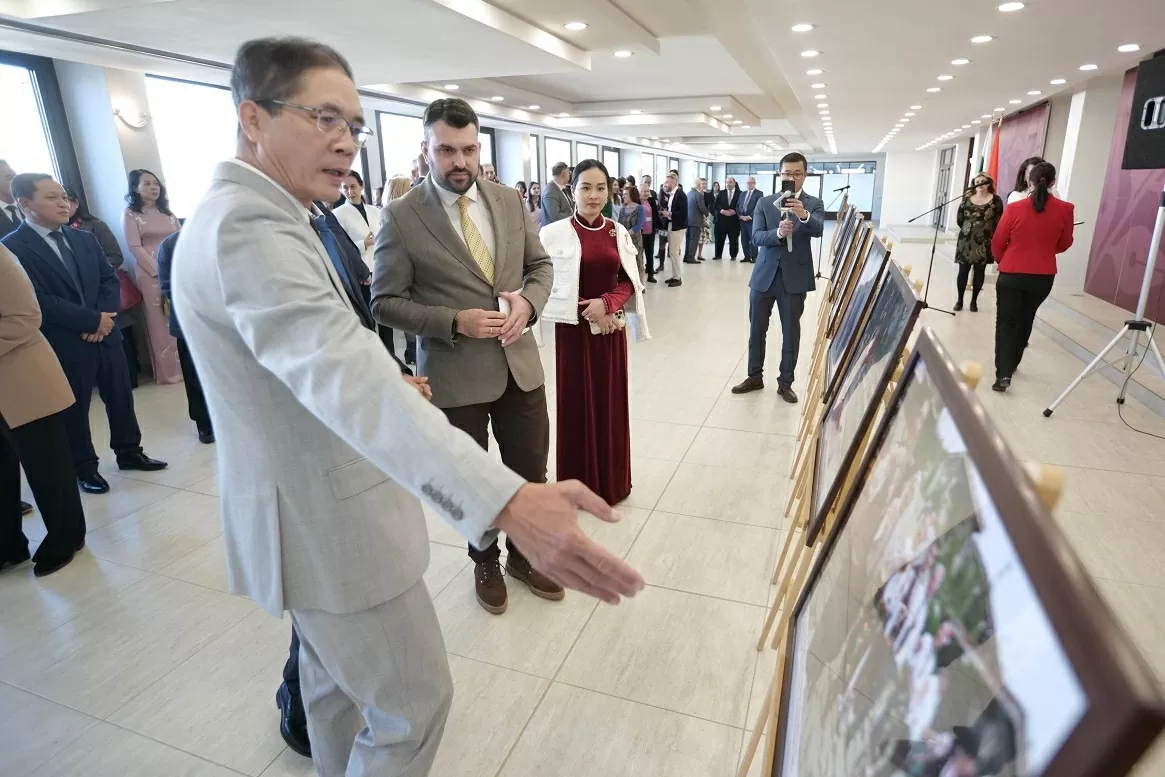 Triển lãm ảnh kỷ niệm 75 thiết lập quan hệ ngoại giao Việt Nam-Bulgaria tại Sofia Triển lãm ảnh kỷ niệm 75 thiết lập quan hệ ngoại giao Việt Nam-Bulgaria tại Sofia