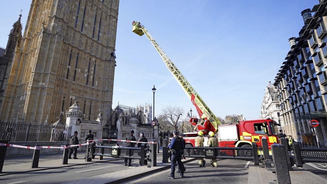 Cảnh sát Anh 'tá hỏa' xử lý sự cố tại tháp Big Ben